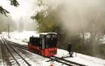 Am 17.10.09 rangiert 199 009-2 im dichten Schneetreiben im Bahnhof Steinbach.