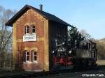 99 1542-2 beim Wasserfassen vor dem berhmten Wasserhaus im Bahnhof Steinbach. Datum: 03.02.