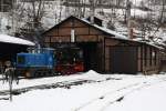 199 008-4 (V 10C) schiebt das  Meppl  99 4511 am 31.01.09 in den Jhstdter Lokschuppen.