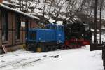 199 008-4 (V 10C) schleppt das  Meppl  99 4511 am 31.01.09 von der Fahrzeuhalle zum Lokschuppen in Jhstadt.