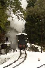 Die schsische IK No 54 verlsst am 17.10.09 den Haltepunkt Stollen in Richtung Schmalzgrube.