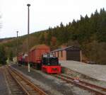 PRESS 199 009-2 mit einigen historischen Gterwagen im Bf Schmalzgrube; 18.11.2009