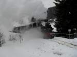 12.12.2010 99 1590-1 hat gleich den Bahnhof Schmalzgrube, aus Steinbach kommend, erreicht