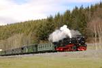 99 781 der RBB ist am 09.04.2012 zwischen den Hp Forellenhof und dem Bahnhof Schmalzgrube unterwegs.