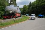 Da am 02.06. parallel zum Foto-Gterdampf bei der Prenitztalbahn das 9.Oldtimerfest stattfand, traf man an der Strecke auch so manchen Straenoldtimer wie hier die Fahrzeuge der IFA-Freunde Trebus(Barkas und Lo).