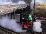 99 1715-4 bei der Ausfahrt aus dem Bf Steinbach in der Vorweihnachtszeit am 28.11.2009.