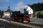 DR 99 1590-1 der Pressnitztalbahn, ex Lok 180 der K.Sächs.Sts.E.B., ex DR 99 590 (Bj. 1913, Sächsische Maschinenfabrik Chemnitz) beim Umsetzen im Bf. Schlössel, Schmalspurbahn Wolkenstein - Jöhstadt 750mm, fotografiert am 18.02.2007