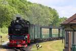 99 783 RüBB Einfahrt mit Personenzug in den Bf Putbus am 06.06.2020.