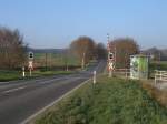 Der Bahnbergang bei Serams an der Rasenden Rolandstrecke am 12.November 2011.An keinen Bahnbergang an der Strecke stehen in der Urlaubssaison soviele Fotografen und Filmer wie hier,auch ich,gebe es