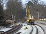 Am 27.Mrz 2012 war dieser Zweiwegebagger im Einfahrbereich von Ghren im Einsatz.