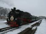 Mit dem beliebten Ostersonderzug nach Ghren stand 99 1784,am 29.Mrz 2013,in Putbus.In diesem Jahr fiel das bunte Eiersuchen durch den Schnee leichter.