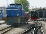 Vor dem Werkstattgelnde in Putbus am 05.Mai 2013 aufgenommen:251 901 und 99 1781.