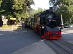 99 1784 überquerte,am 16.Juli 2015,den wichtigsten Bahnübergang in Binz.