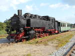 Wieder hat man bei der 99 1783 den Wagen gewechselt.Diesmal ist es der KB4i 970-788 der zusammen mit der Lok,am 08.Juli 2018,in Putbus stand.