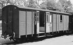 Am 11. Juli 1981 habe ich im Bahnhof Göhren den Gepäckwagen 974-482 fotografiert.