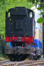 Aktuell steht eine Schmalspurdampflokomotive der Rügensche Bäderbahn (vermutlich 99 1781) auf dem Gelände der Westfälischen Lokomotiv-Fabrik Reuschling. (Hattingen, August 2020)