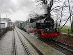 Mit dem ersten Zug im neuen Jahr von Göhren nach Putbus erreichte die 99 4802,am 01.Januar 2022,die Station Baabe.