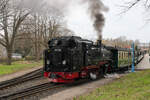 Nach einer Zugkreuzung im Bahnhof Binz LB macht sich 99 783 mit dem P 107 (Putbus LB - Göhren) wieder auf den Weg. (15.04.2026)