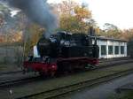 99 4802 bernahm am 07.November 2009 in Ghren ihren Zug nach Putbus.