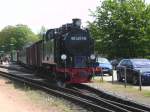 99 4011 am 26.Mai 2010 mit dem P 106 Ghren-Lauterbach Mole bei der Ausfahrt aus Binz LB.
