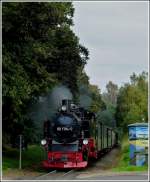 -Nostalgie auf der Schiene - Der Rasende Roland macht seinem Namen in Binz keine Ehre, die abschssige Strecke zum Bahnhof wird in gemchlichem Tempo zurckgelegt.