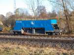 Abgestellter Schotterwagen 97-24-06,am 14.November 2015,in Putbus.