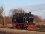 99 4011 unterwegs,am 19.Dezember 2015,ohne Schnee,in Putbus.