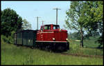 V 51901 ist hier mit dem Zug 108 bei Lauterbach am 29.5.2004 auf dem Weg zum dortigen Hafen.