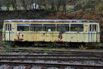 Ein Personenwagen, ehemals Inselbahn Langeoog im November 2018 am Bahnhof Hüinghausen.