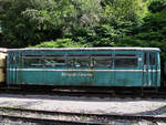 Dieser Personenwagen VB3 der Inselbahn Langeoog war Ende Juli 2022 in Hüinghausen abgestellt.