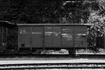 Dieser auf eine Aufarbeitung wartende Güterwagen (S.K.B.387) war Ende Juli 2022 am Bahnhof in Hüinghausen abgestellt.