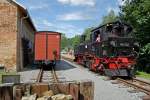 IV K Gastlokomotive im frisch aufgearbeiteten Bahnhof Lohsdorf auf der Schwarzbachbahn.