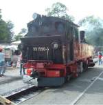 Seit 55 Jahren wieder Dampf im Schwarzbachtal! Eigens fr das Bahnhofsfest in Lohsdorf wurde die IV K 99 1590-1 der IG Prenitztalbahn herangeschafft.