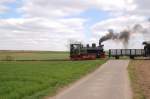 Lok Nr. 20 auf dem Weg nach Birgden an einem Feldwegbergang am Sonntag den 8.4.2012 und wie man sieht bei bestem Osterwetter......