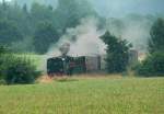 Ein Zug der Selfkantbahn mit der Lok  Schwarzach  bei Gillrath, 25.06.2006