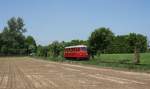 Vt 102 befuhr als letzter Planzug des Tages die Strecke. (bei Birgden) 19.05.13