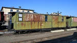 Ein geschlossener Güterwagen am Bahnhof Radebeul-Ost.