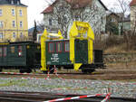 Dieser einwandfrei restaurierte Wagen stand am 03.02.2009 im Schmalspurbahnhof Radebeul Ost. Die Aufschrift auf dem Wagen lautet:  Dresden 7.18001 Umrisswagen, Heimatbf. Freital-Potschappel . Soweit im Internet recherchierbar wurde er 1897 gebaut und zeigt die Ansicht von 1960. Für nähere Details und eine zutreffende Kategorie wäre ich dankbar.