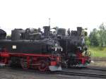 99 1564 und 713 am Wasserkran in Radebeul Ost am 08.07.06