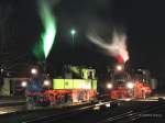 Am spten Abend hatte der Heizer dann fr 99 1775 rote und fr Lok 132 grne Kohlen aufgelegt - Radebeul-Ost, 31.03.2007  