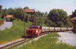 Ein Leerzug der Wachtlbahn ist im Juni 1999 bei Kohlstatt in Richtung Steinbruch unterwegs
