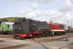 L 45H rangiert Ausstellungslok 99 1790 am 07.10.2011 auf ihren Stammplatz im Bf.