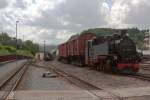 Ausstellungslok 99 1790 mit Fotogterzug im Bf.