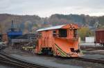 Schneepflug 97-09-41 in Freital Hainsberg bei der Weieritztalbahn 04.11.2015