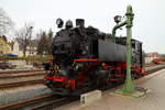 99 1734 am Vormittag des 04.04.2016 beim Wasserfassen im Bahnhof Dippoldiswalde.