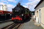 99 1793 und (dahinter) 99 1734 am 17.06.2017 kurz vor Planzugeinsatz (P6006) im Bw Freital-Hainsberg.