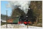 99 4511 fhrt am 09.02.2003 mit ihrem Zug in Seifersdorf nach Dippoldiswalde aus. Es war damals der erste Museumsbahnverkehr nach dem Hochwasser zwischen Seifersdorf und Dippoldiswalde.