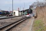 99 1746-9 verlsst am 16.04.2010 um 15.46 mit ihrem Personenzug den Bahnhof Freital-Hainsberg nach Dippoldiswalde.