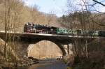 30.03.2015, 99 1734-5, auf Brücke 5 im Rabenauer Grund am Kraftwerk