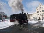 99 735 rangiert auf dem Zittauer Bahnhofsvorplatz